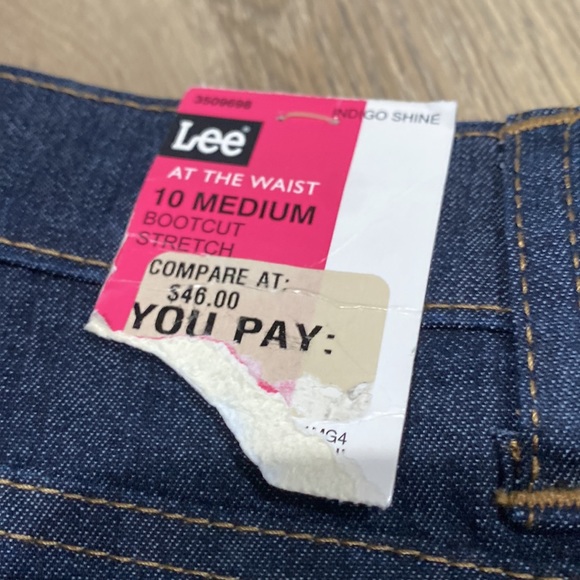 🧵 NWT Lee At The Waist Classic Fit Bootcut Dark Wash Jeans 🧵 - Picture 3 of 7
